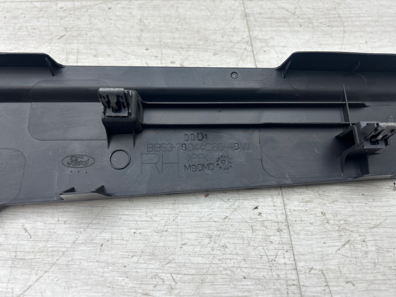 Обшивка стойки передняя правая Explorer 2012 U502 T35PDED