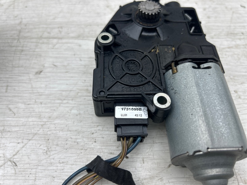 Моторчик люка 5 2012 F10 N63B44A