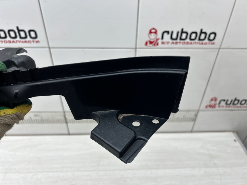 Кронштейн уплотнителя капота правый X1 2016 F48 B46A20B