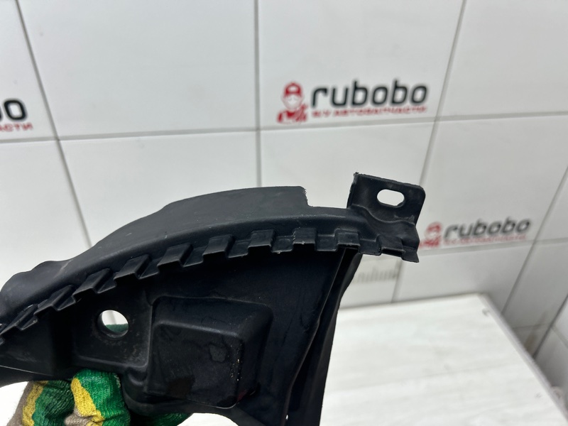 Кронштейн уплотнителя капота правый X1 2016 F48 B46A20B