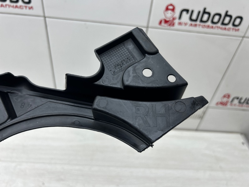 Кронштейн уплотнителя капота правый X1 2016 F48 B46A20B