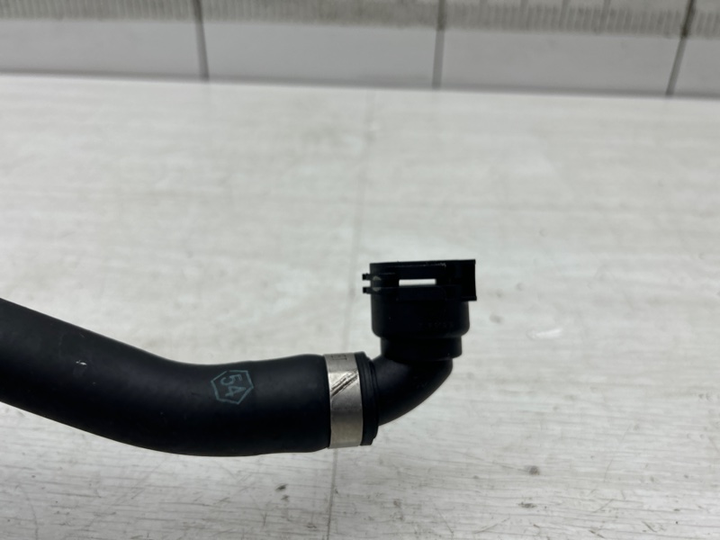 Трубка охлаждения BMW X1 F48 B46A20B Трубка охлаждения BMW X1 F48 B46A20B