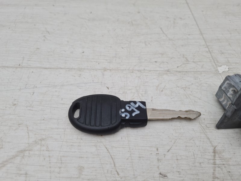Личинка двери с ключом Jeep Cherokee KL EHK