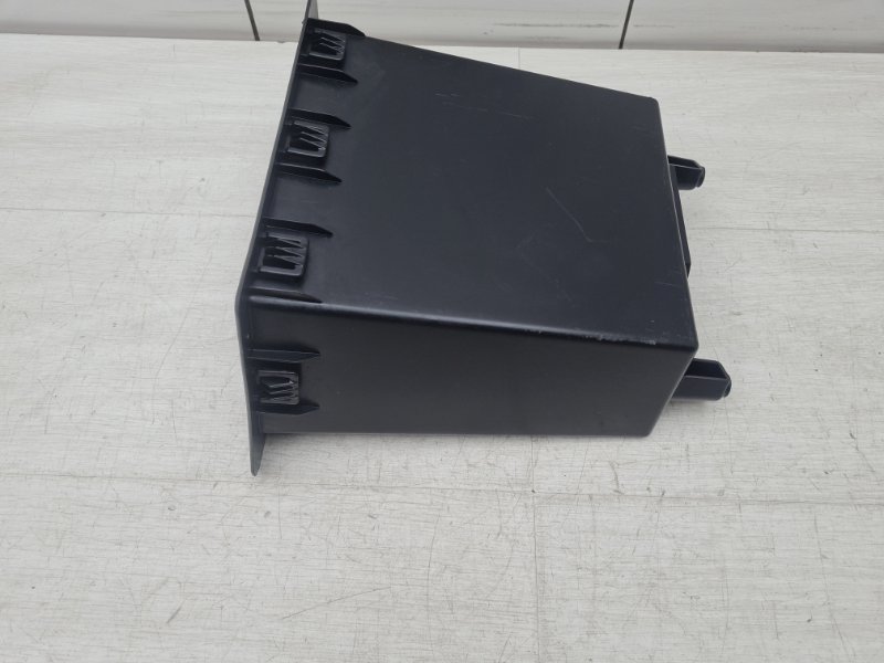 Ниша в багажник BMW X1 F48 B46A20B