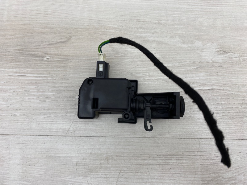 Активатор лючка бензобака E-Class 2010 C207 642.836 Активатор лючка бензобака E-Class 2010 C207 642.836