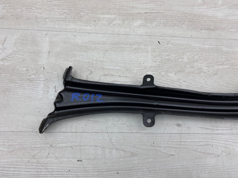 Кронштейн крыла левый E-Class 2010 C207 642.836