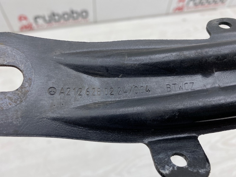 Кронштейн крыла левый E-Class 2010 C207 642.836