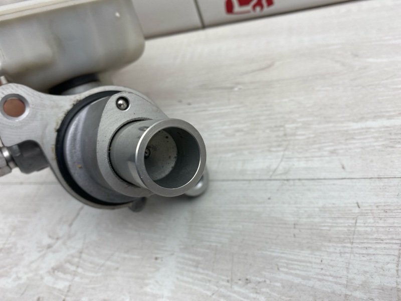 Главный тормозной цилиндр Challenger 2011 LC ERB Главный тормозной цилиндр Challenger 2011 LC ERB