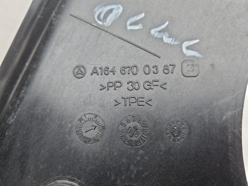 Накладка стойки левая задняя GL 2008 X164 273.963