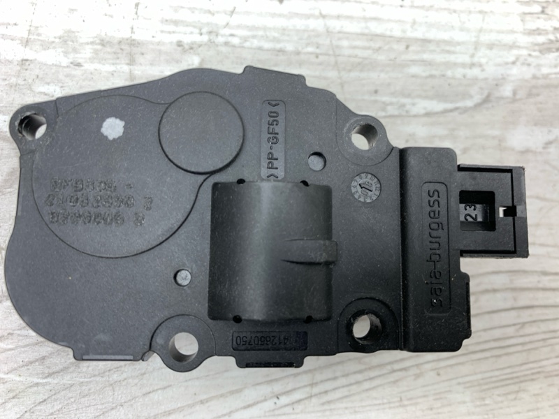 Актуатор печки GL 2008 X164 273.963 Актуатор печки GL 2008 X164 273.963