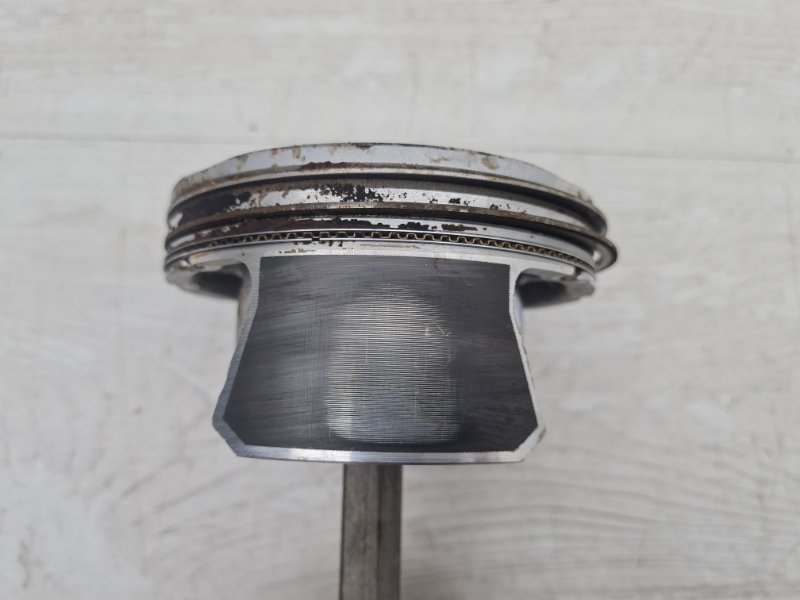 Поршень с шатуном Challenger 2011 LC ERB