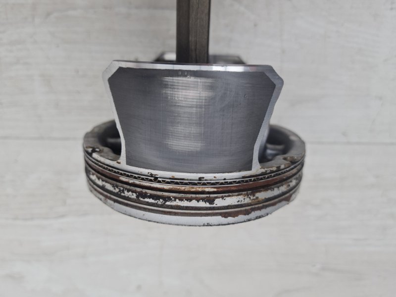 Поршень с шатуном Challenger 2011 LC ERB