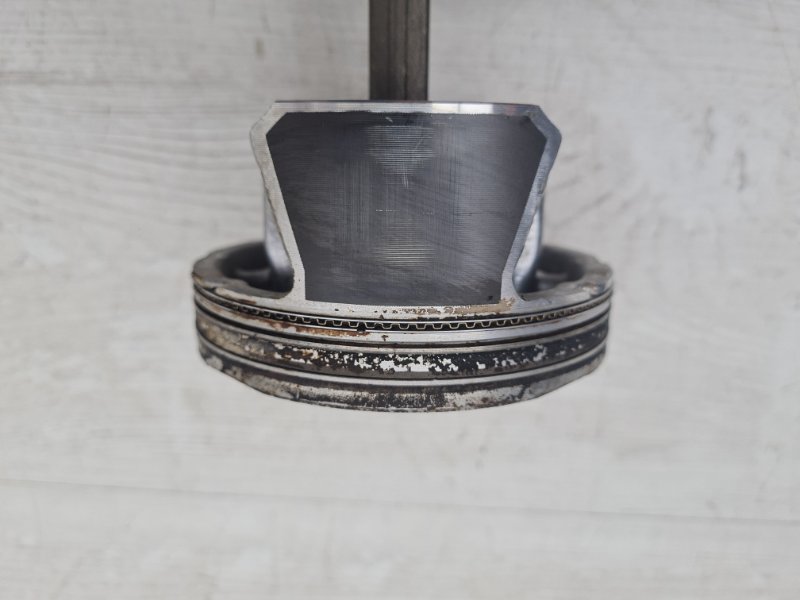 Поршень с шатуном Challenger 2011 LC ERB