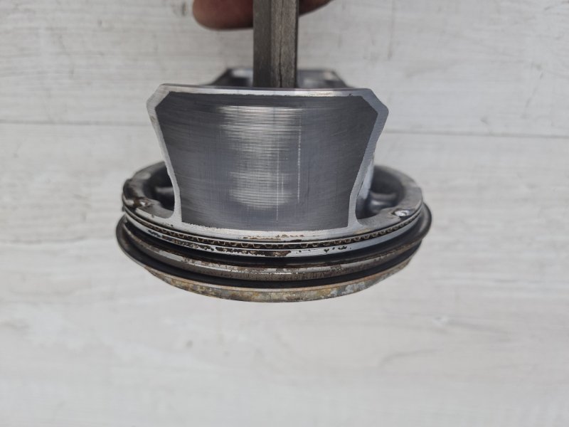 Поршень с шатуном Challenger 2011 LC ERB Поршень с шатуном Challenger 2011 LC ERB