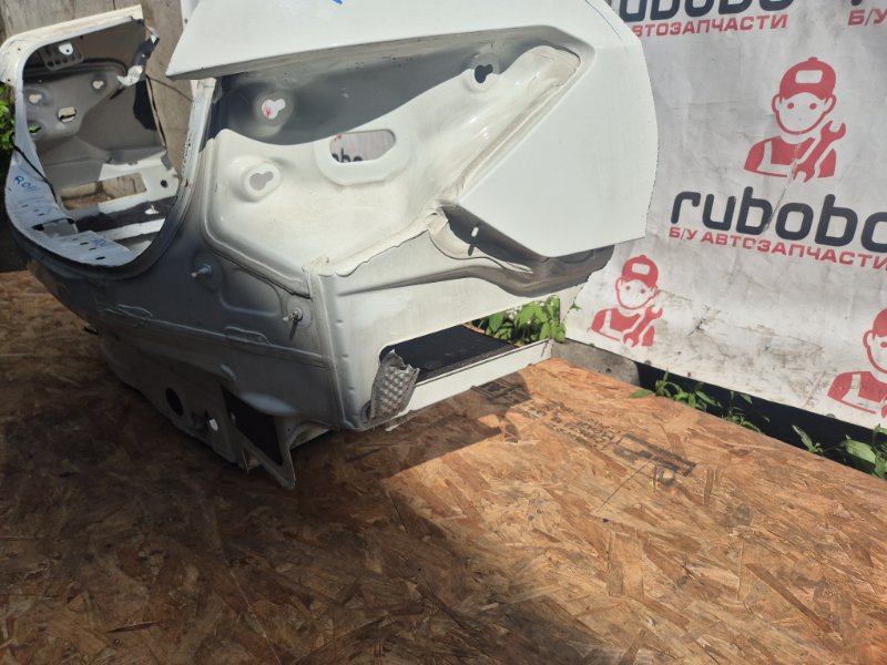 Задняя панель Mercedes-Benz E-Class C207 642.836