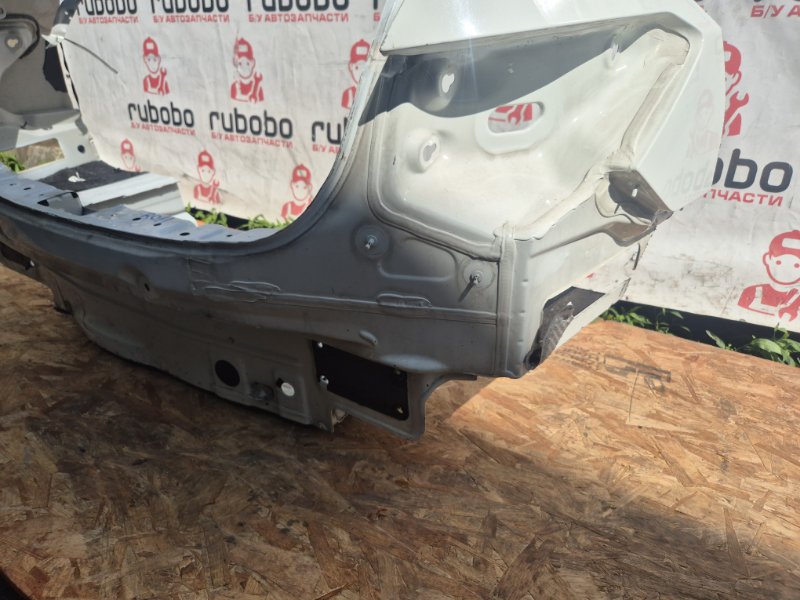 Задняя панель E-Class 2010 C207 642.836