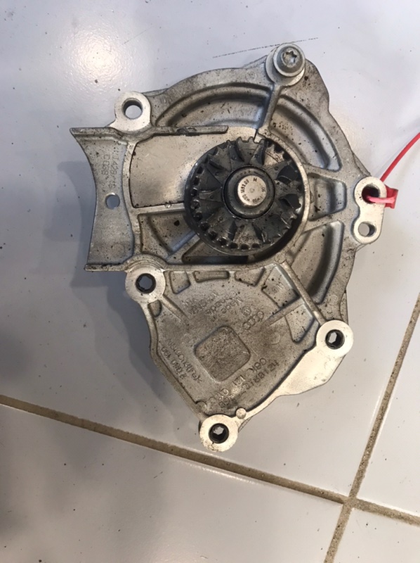 Помпа Audi Q7 4L (б/у) Помпа Audi Q7 4L (б/у)