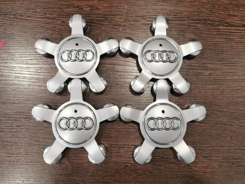 Колпак Audi Q5 8R 2007 (б/у) Колпак Audi Q5 8R 2007 (б/у)