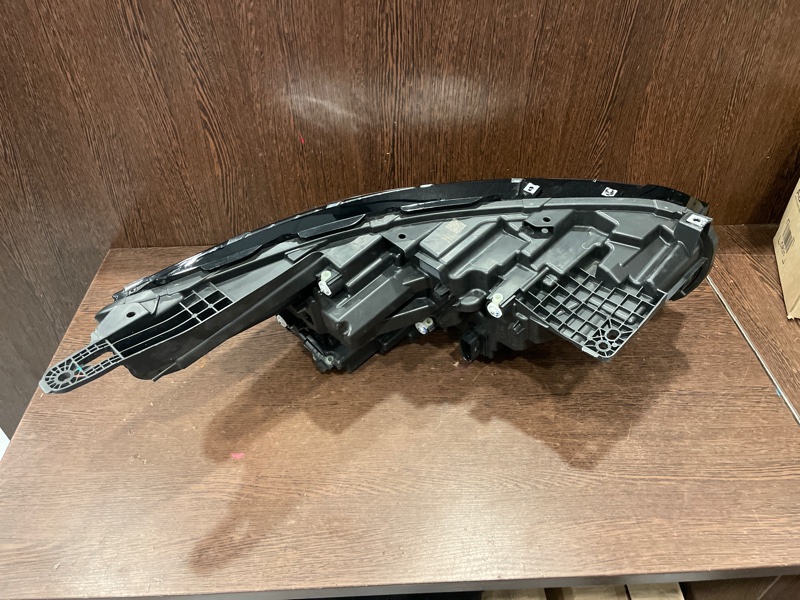 Фара передняя левая VX