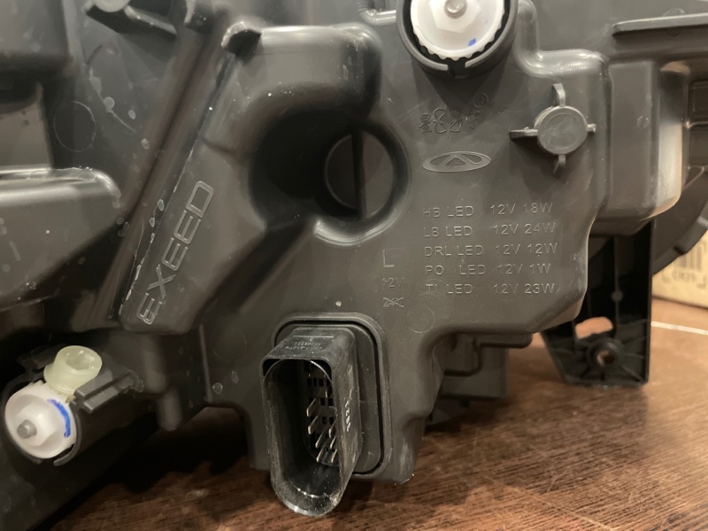 Фара передняя левая VX