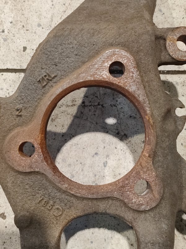 Кулак передний левый Nissan Patrol Y62