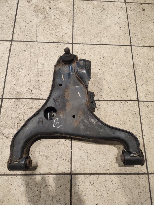 Рычаг передний правый Nissan Patrol Y62 Рычаг передний правый Nissan Patrol Y62