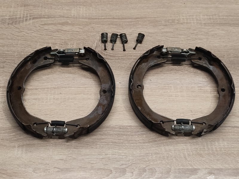 Колодки стояночного тормоза задние Nissan Patrol 2010-2019 Y62 D40601LA6A контрактная
