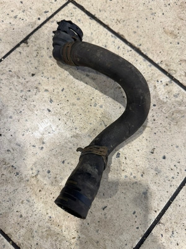 Запчасть патрубок охлаждения Volkswagen Golf 2008-2013 5K 1K0122073GF контрактная Патрубок охлаждения Volkswagen Golf 2008-2013 5K 1K0122073GF контрактная