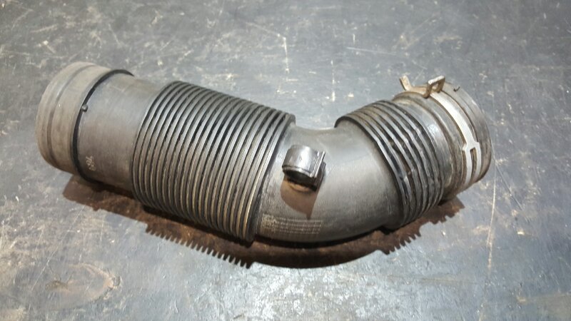 Патрубок воздушного фильтра Q7 06 4L 4.2 BAR