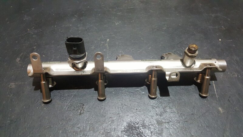 Топливная рампа Passat CC 2010 2.0 TFSI