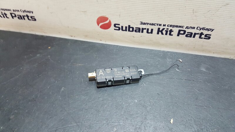 Усилитель антенны VOLKSWAGEN Passat CC 2010 2.0 TFSI 3C8035552A Б/У