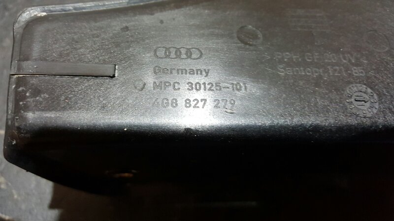 Накладка петли багажника левая A7 2011 4G CGW