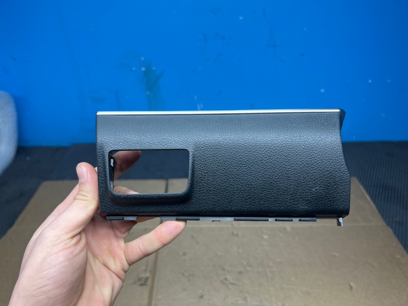 Накладка торпеды передняя левая Kia K5 2020 84790L2100WK Б/У