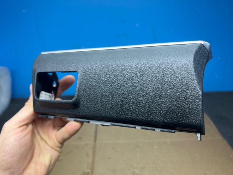 Накладка торпеды передняя левая K5 2020