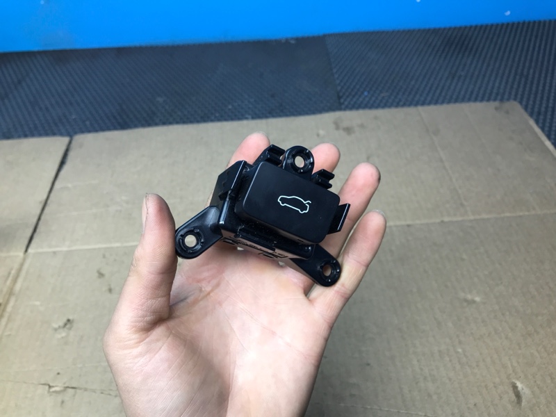 Кнопка открывания багажника K5 2020