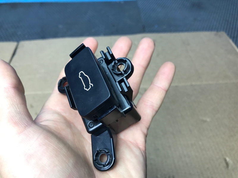 Кнопка открывания багажника Kia K5