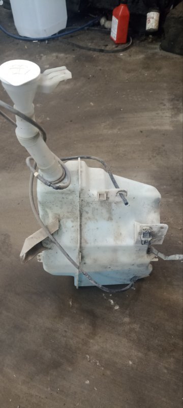 Бачек омывателя лобового стекла (б/у)