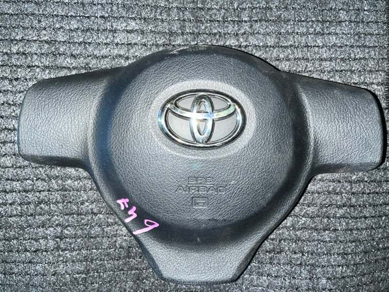 Airbag водительский Toyota Vitz KSP130 1KRFE 2011 (б/у)