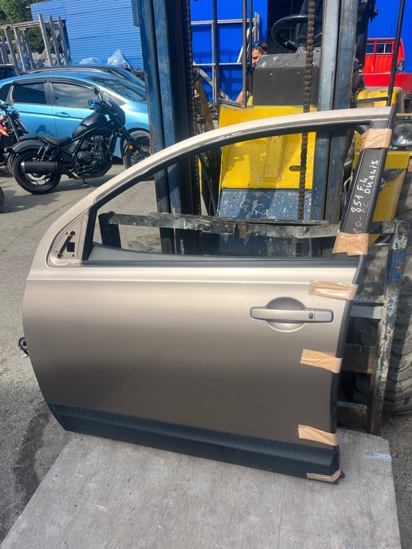 Дверь Nissan DUALIS KNJ10 MR20DE 2008 передняя левая (б/у)