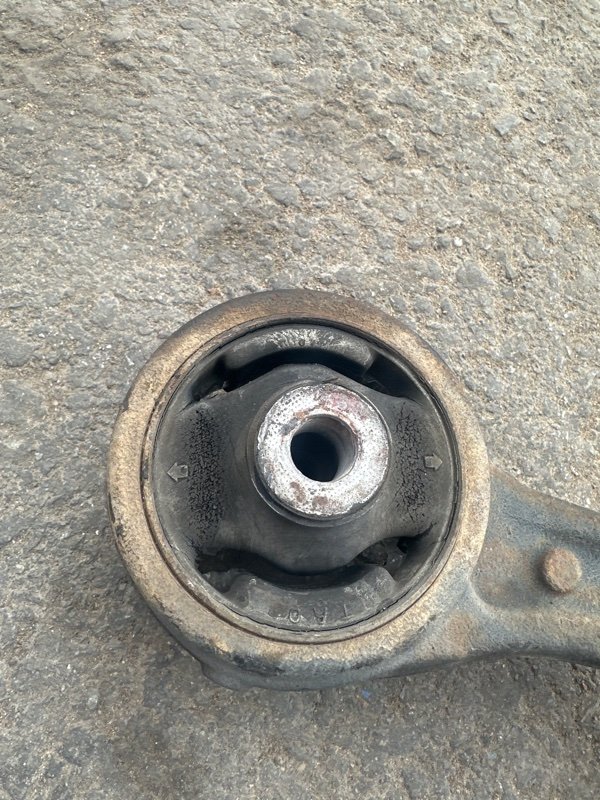 Рычаг Honda ACCORD CW2 K24A 2010 передний правый (б/у) Рычаг Honda ACCORD CW2 K24A 2010 передний правый (б/у)