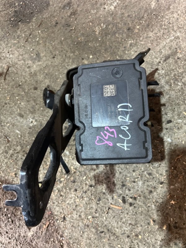 Блок abs Honda ACCORD CW2 K24A 2010 (б/у) Блок abs Honda ACCORD CW2 K24A 2010 (б/у)