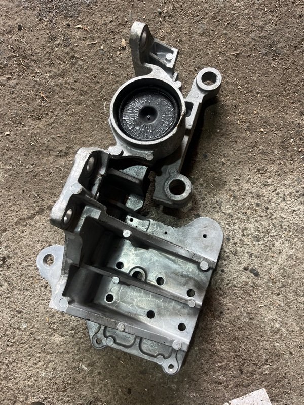 Подушка двигателя Nissan DUALIS KNJ10 MR20DE 2008 (б/у)