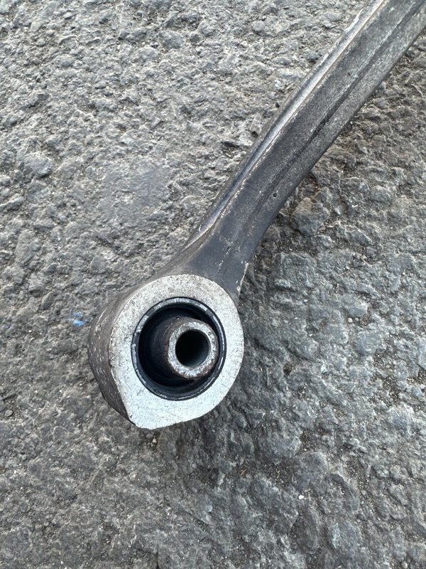 Рычаг Nissan fuga KY51 VQ37VHR 2009 передний левый (б/у) Рычаг Nissan fuga KY51 VQ37VHR 2009 передний левый (б/у)