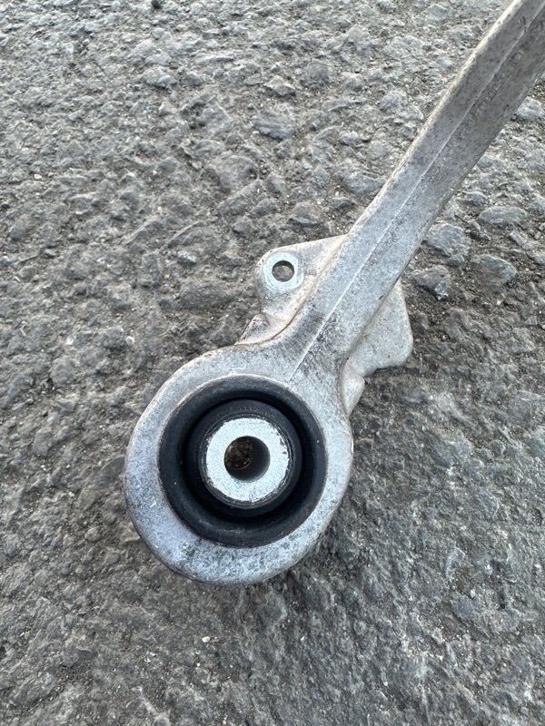 Рычаг BMW x5 FE30-0LK95948 N52B30AF 2008 передний левый (б/у) Рычаг BMW x5 FE30-0LK95948 N52B30AF 2008 передний левый (б/у)