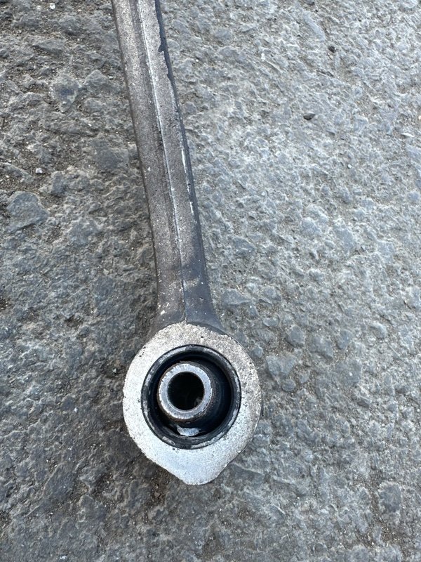 Рычаг Nissan fuga KY51 VQ37VHR 2009 передний правый (б/у) Рычаг Nissan fuga KY51 VQ37VHR 2009 передний правый (б/у)