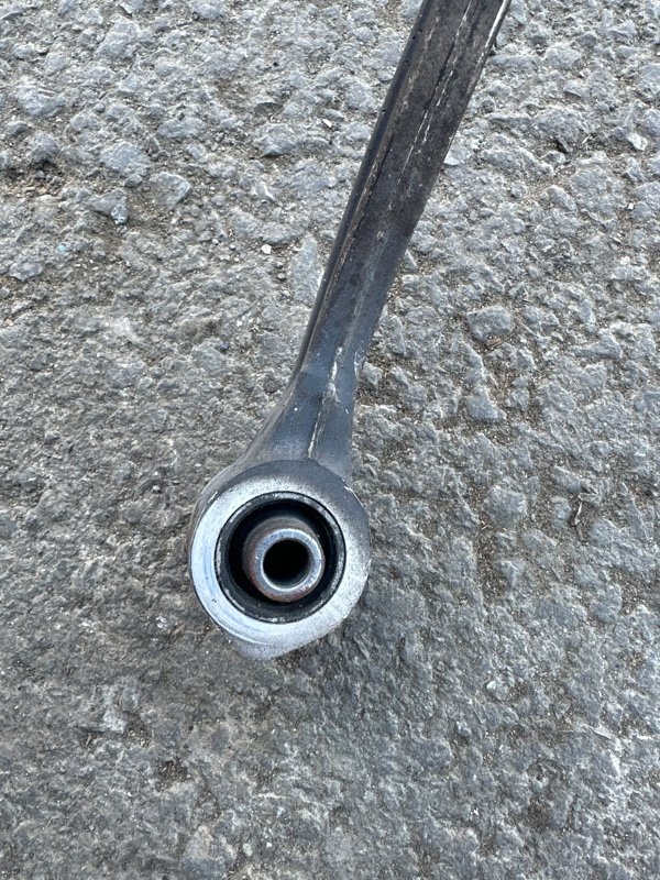 Рычаг Nissan fuga KY51 VQ37VHR 2009 передний правый (б/у) Рычаг Nissan fuga KY51 VQ37VHR 2009 передний правый (б/у)