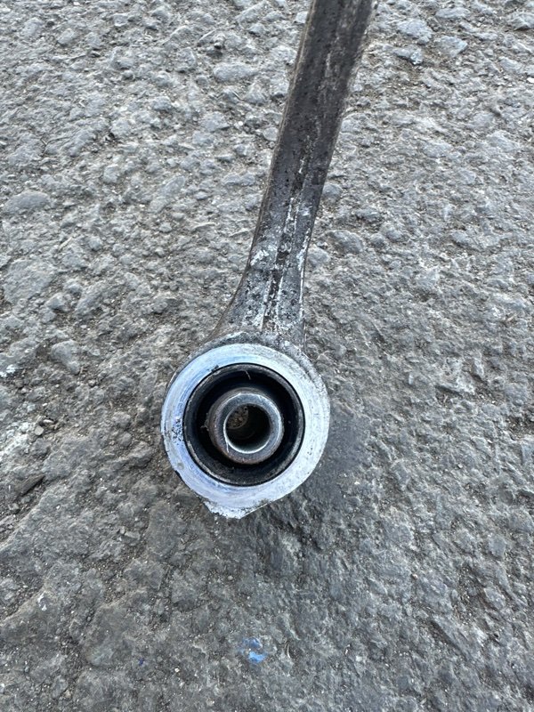 Рычаг Nissan fuga KY51 VQ37VHR 2010 передний правый (б/у) Рычаг Nissan fuga KY51 VQ37VHR 2010 передний правый (б/у)