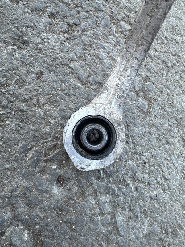 Рычаг Nissan fuga KY51 VQ37VHR 2010 передний правый (б/у) Рычаг Nissan fuga KY51 VQ37VHR 2010 передний правый (б/у)