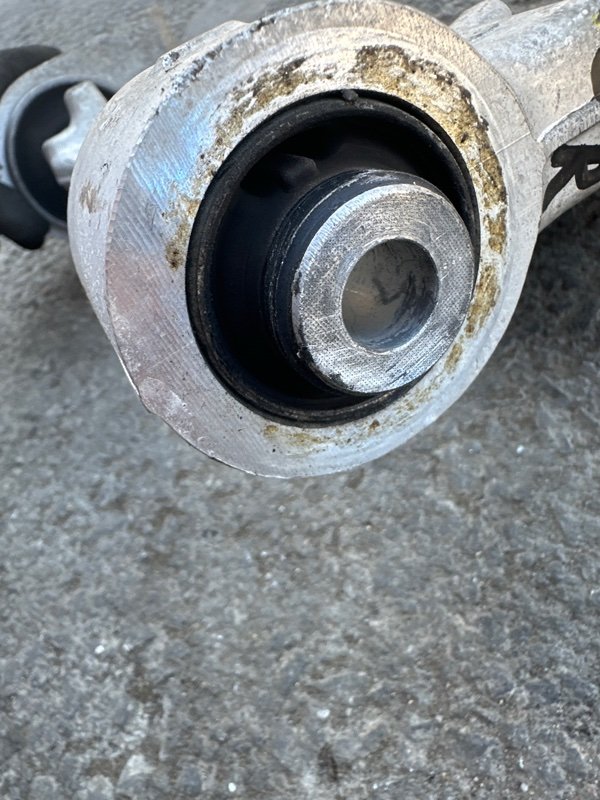 Рычаг Nissan fuga KY51 VQ37VHR 2009 передний правый (б/у) Рычаг Nissan fuga KY51 VQ37VHR 2009 передний правый (б/у)