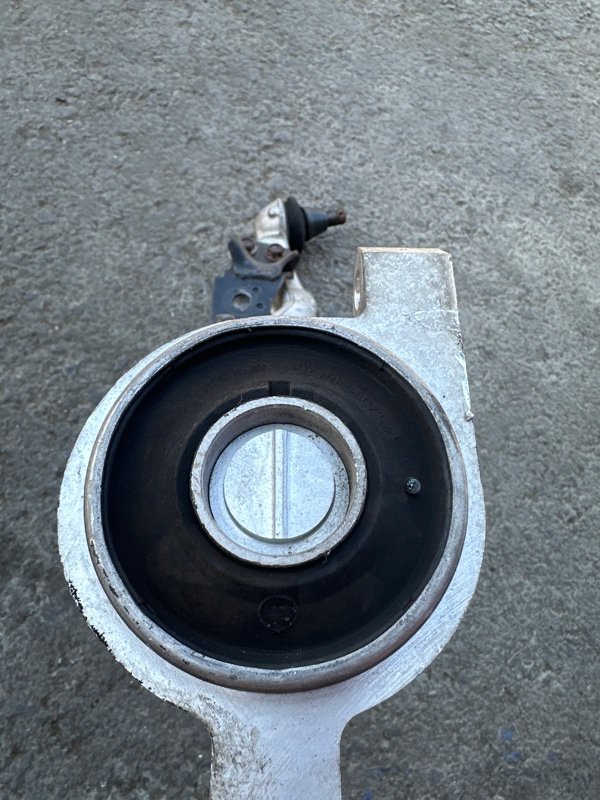 Рычаг Nissan fuga KY51 VQ37VHR 2009 передний правый (б/у) Рычаг Nissan fuga KY51 VQ37VHR 2009 передний правый (б/у)